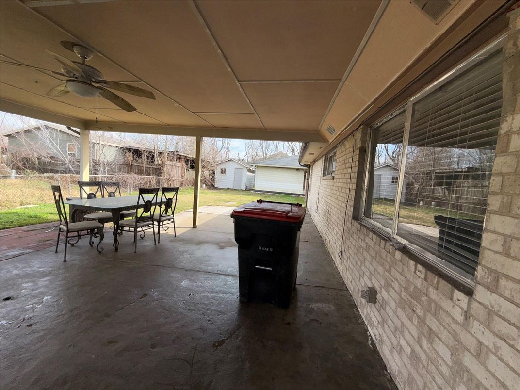 Detached Garage, Exterior