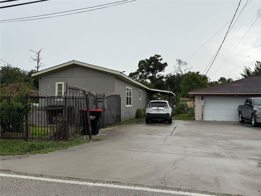 Detached Garage, Exterior