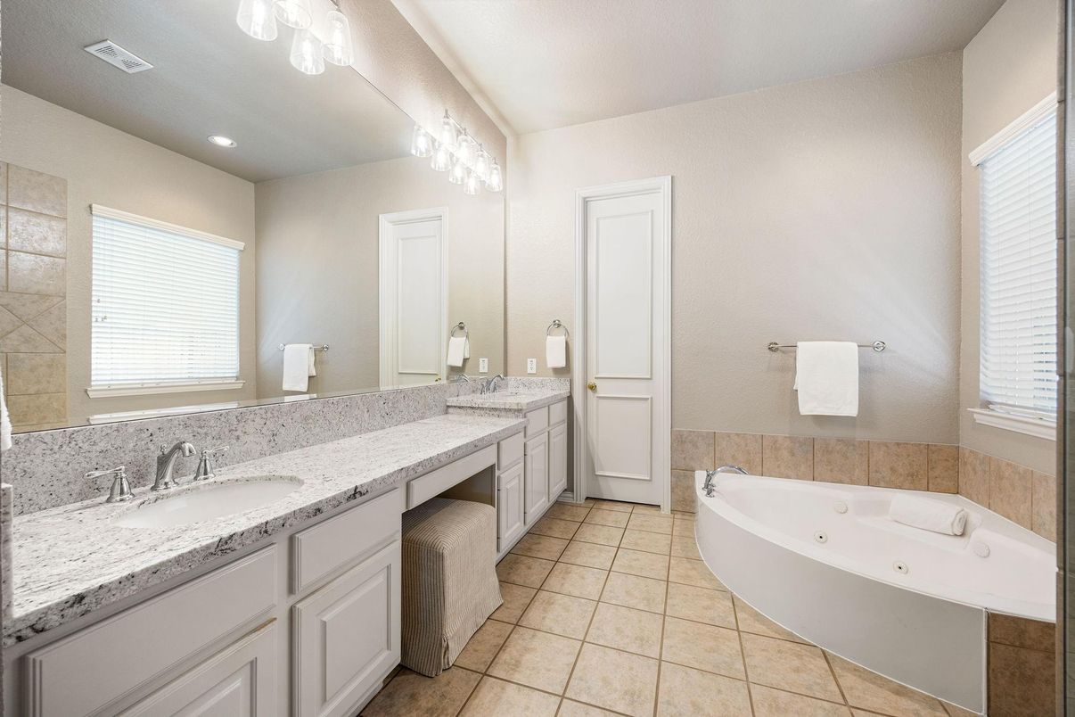 Bathroom, Dual Sink Vanities, Interior, Recessed Lighting