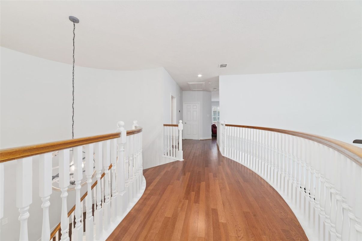 Interior, Pendant Lights, Recessed Lighting, Wood Texture Flooring