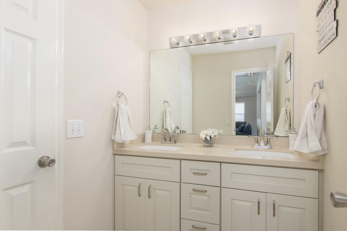 Bathroom, Dual Sink Vanities, Interior