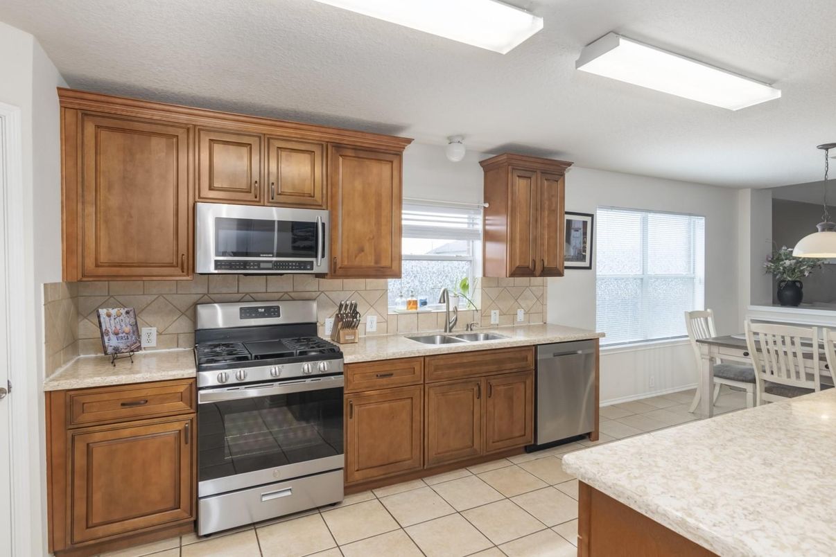 Dining room, Interior, Kitchen, Stainless Steel Appliances