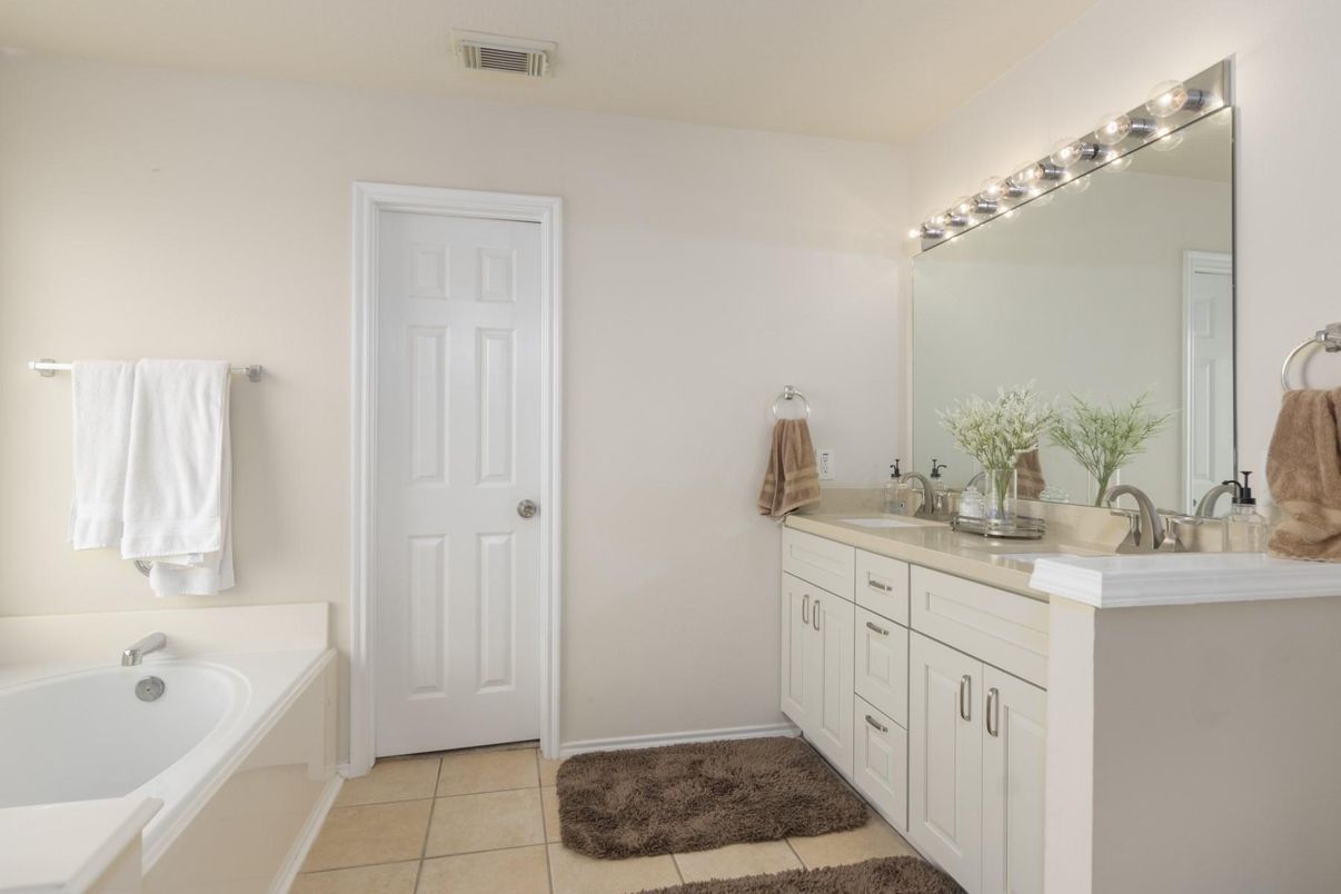 Bathroom, Dual Sink Vanities, Interior