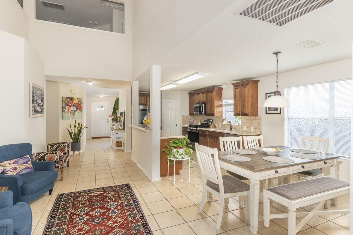 Dining room, Interior, Kitchen, Pendant Lights, Stainless Steel Appliances