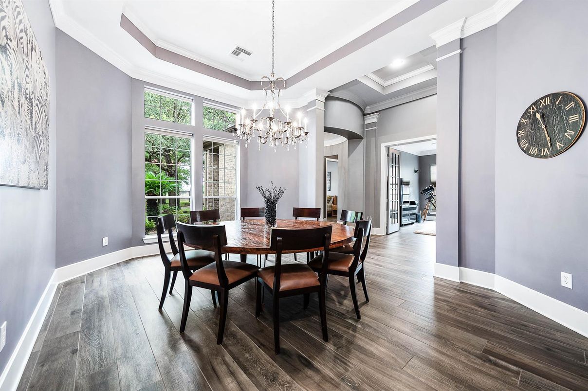 Chandelier, Dining room, Interior, Recessed Lighting, Wood Texture Flooring