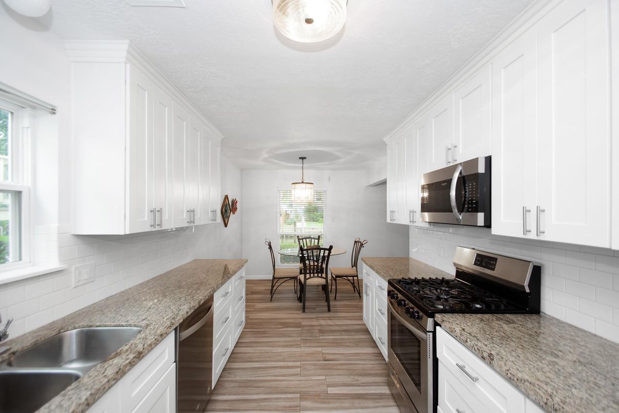 Dining room, Interior, Kitchen, Pendant Lights, Wood Texture Flooring