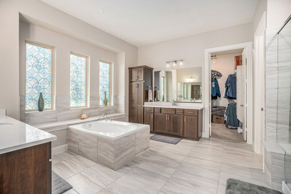 Bathroom, Dual Sink Vanities, Interior