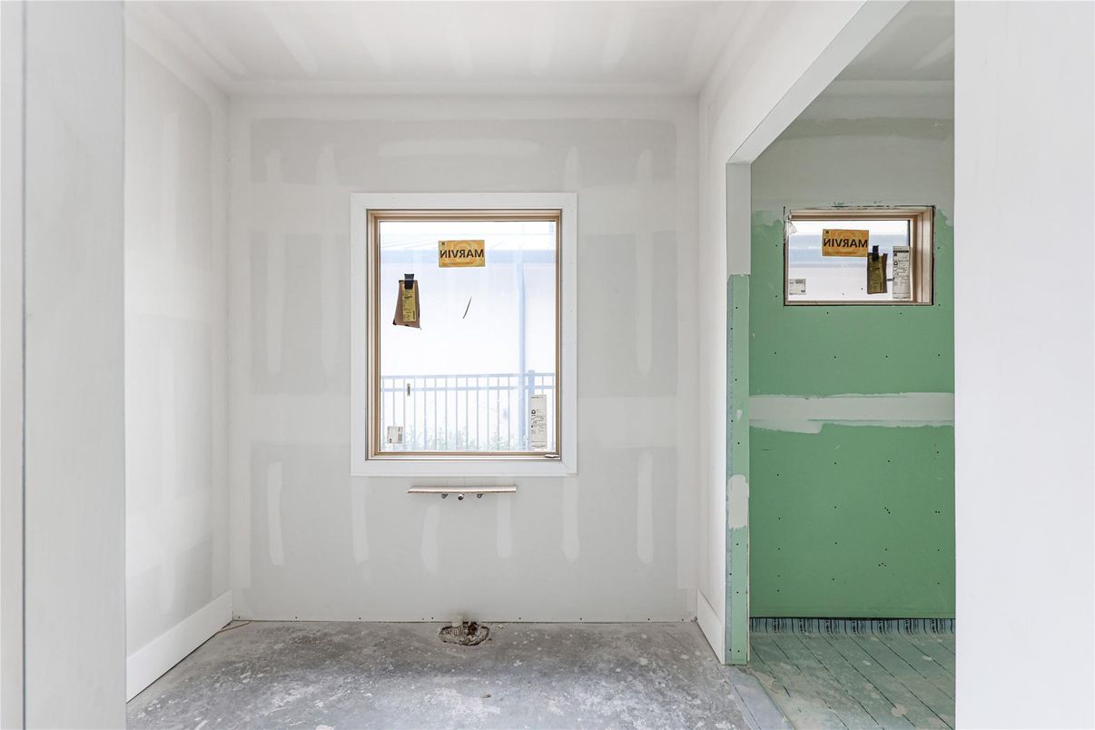 Empty room, Interior
