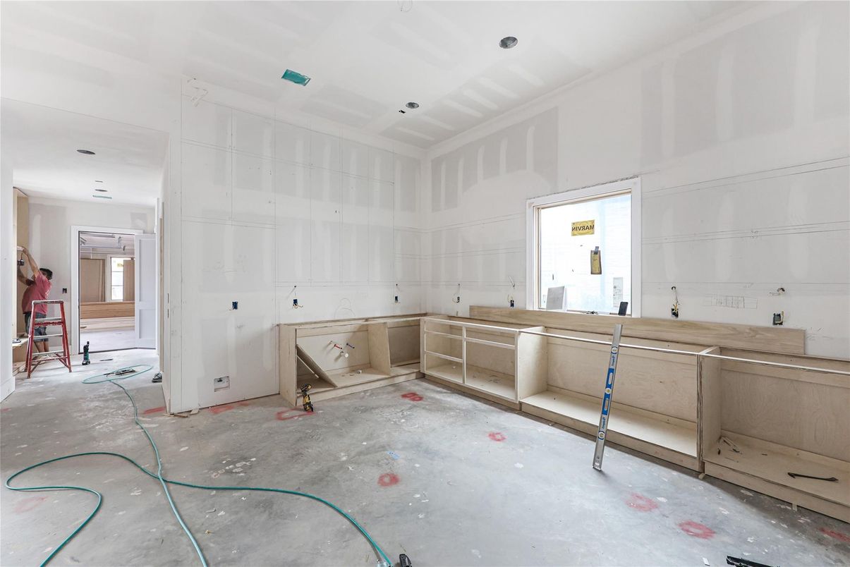 Empty room, Interior
