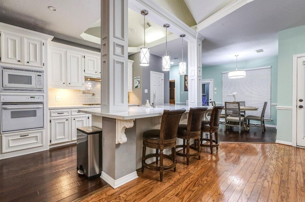 Dining room, Interior, Kitchen, Pendant Lights, Recessed Lighting, Wood Texture Flooring