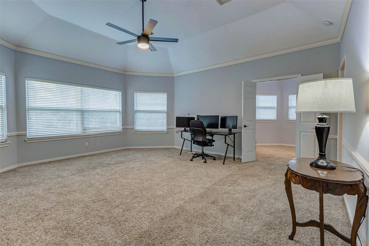 Home Office, Interior