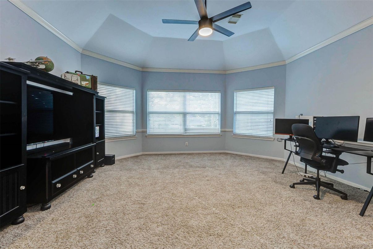 Home Office, Interior