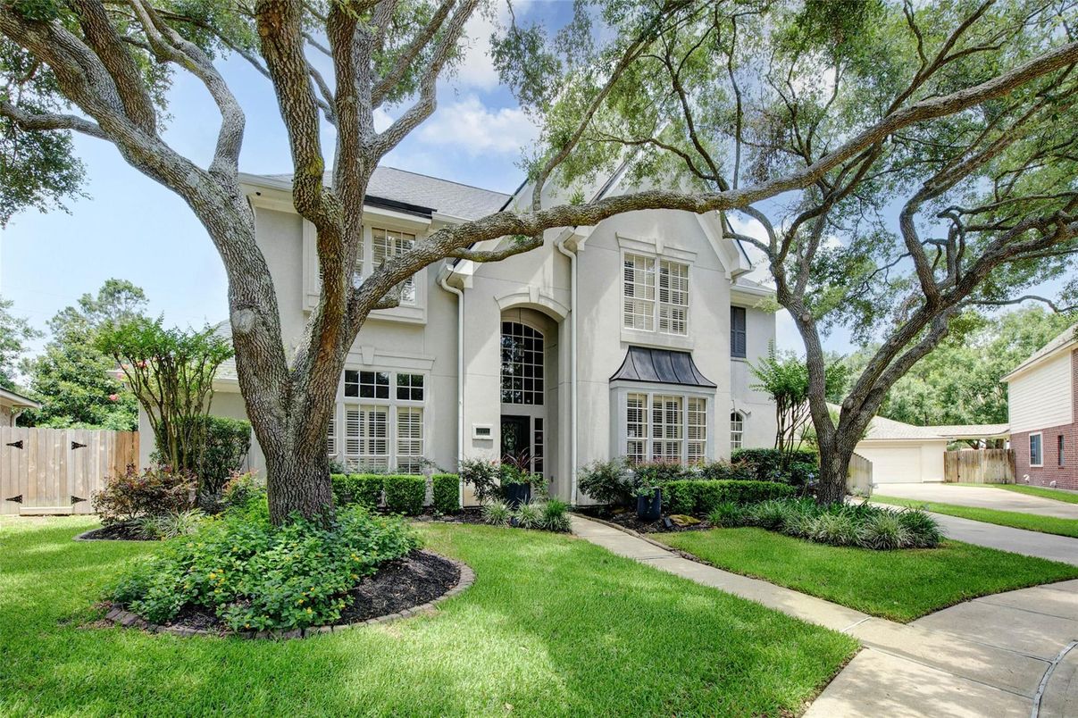 Backyard, Exterior, Facade, French Provincial