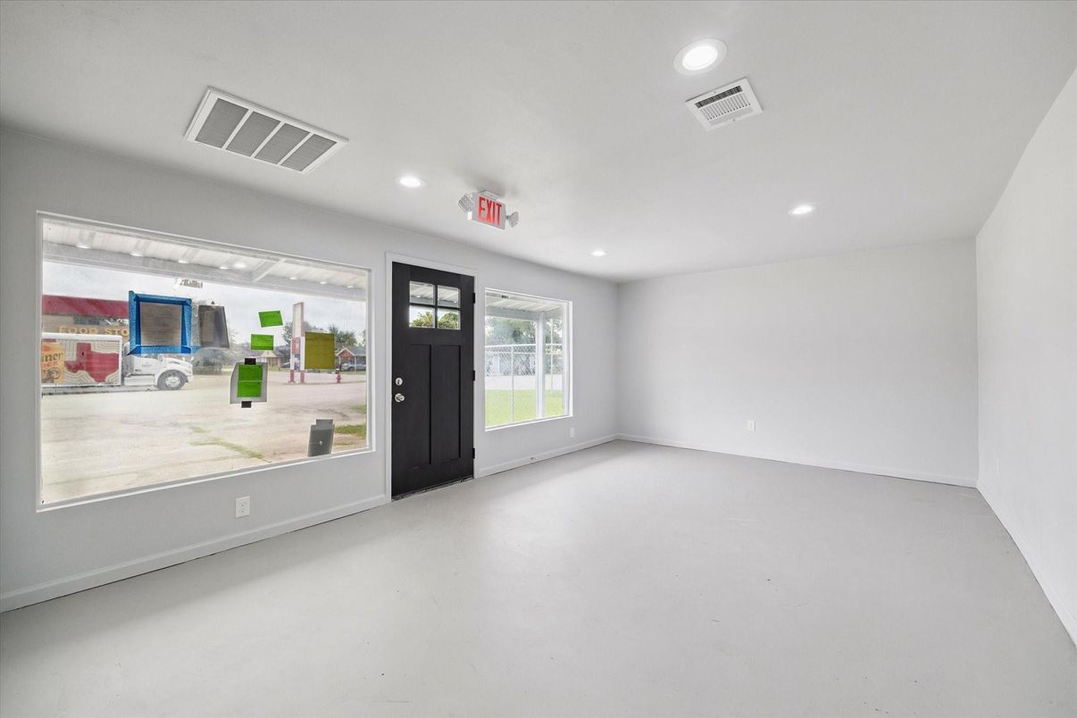 Empty room, Interior, Recessed Lighting