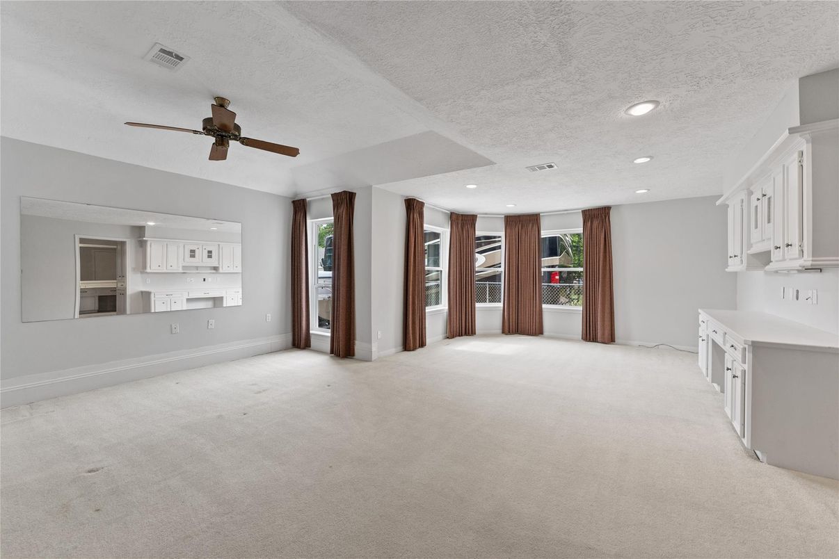 Empty room, Interior, Recessed Lighting
