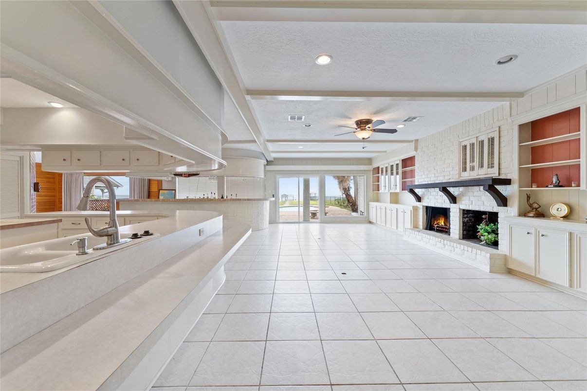 Fireplace, Interior, Kitchen, Recessed Lighting