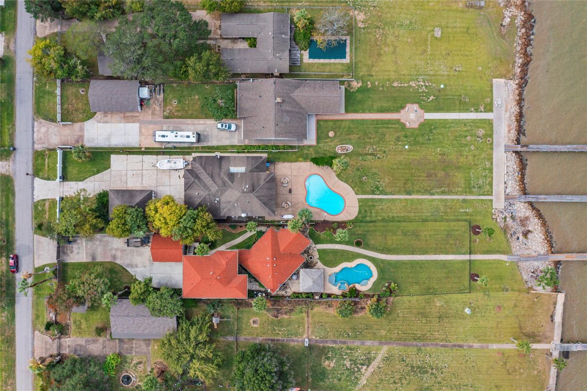 Exterior, Drone