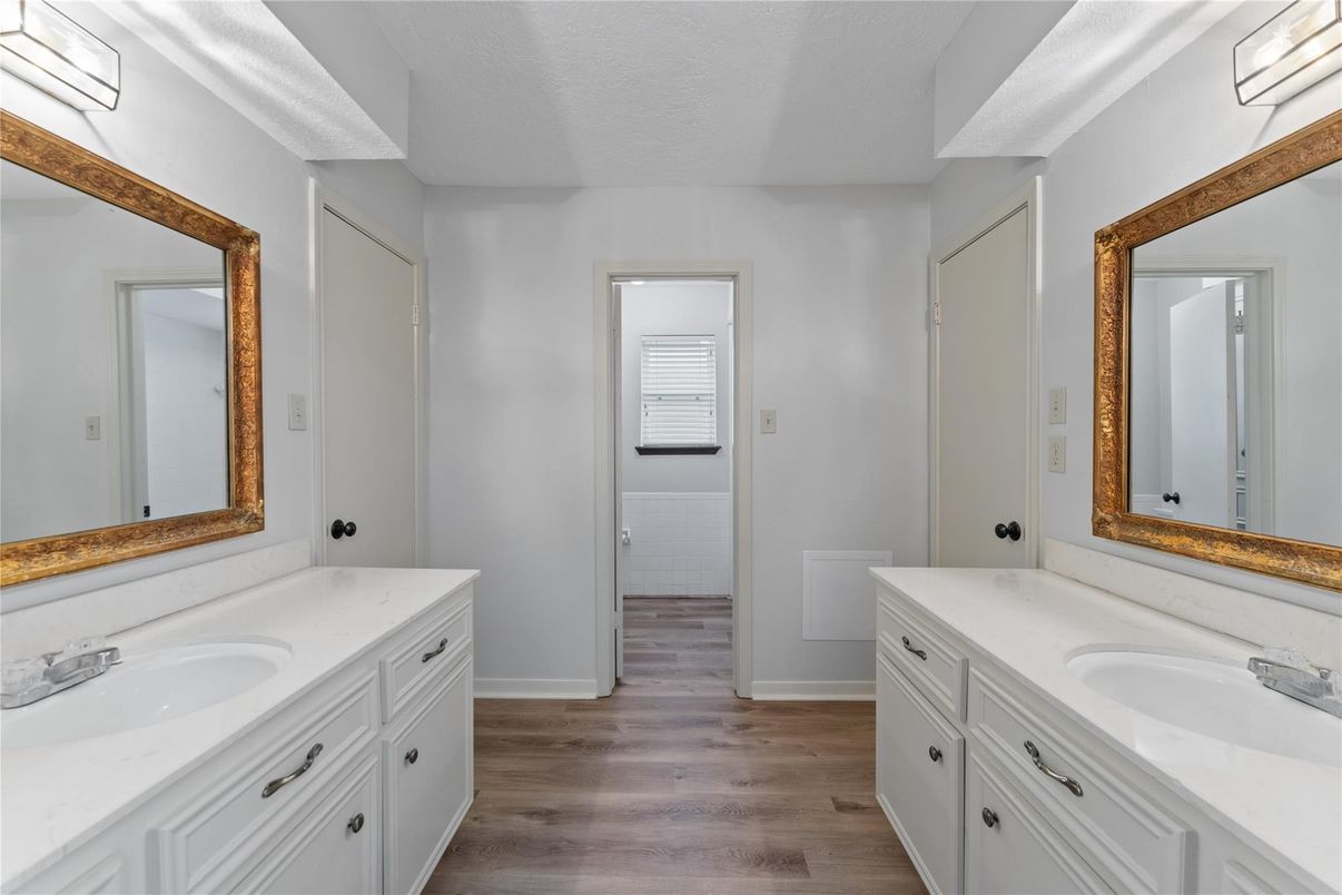 Bathroom, Dual Sink Vanities, Interior, Wood Texture Flooring