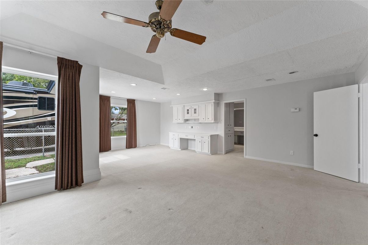 Empty room, Interior, Kitchen, Recessed Lighting