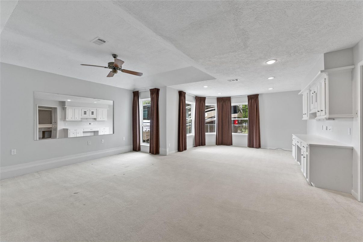 Empty room, Interior, Recessed Lighting
