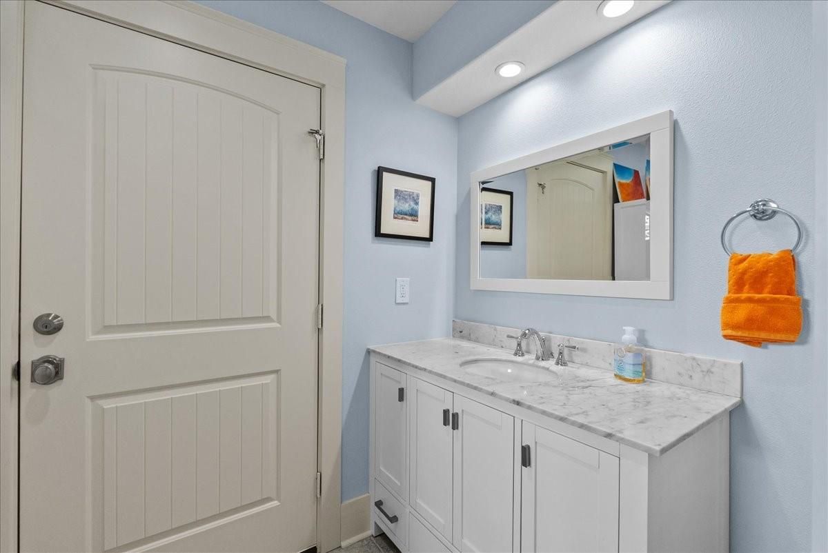 Bathroom, Interior, Recessed Lighting