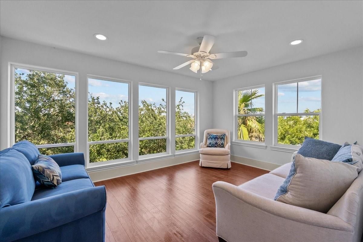 Interior, Recessed Lighting, Wood Texture Flooring