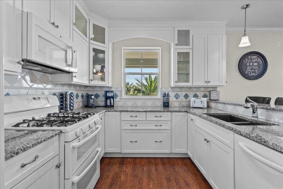 Interior, Kitchen, Pendant Lights, Wood Texture Flooring