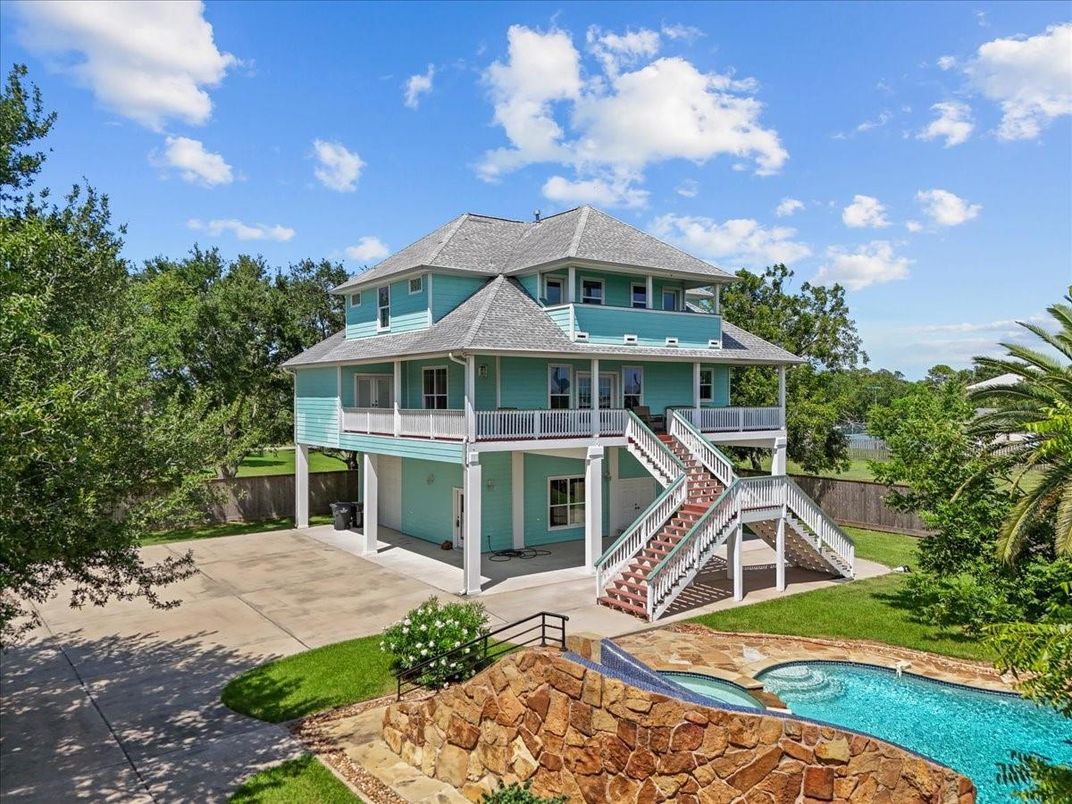 Exterior, Pool