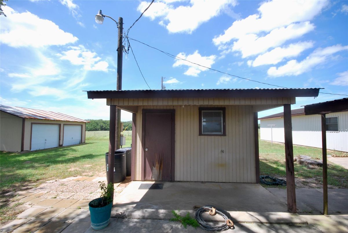 Backyard, Detached Garage, Exterior