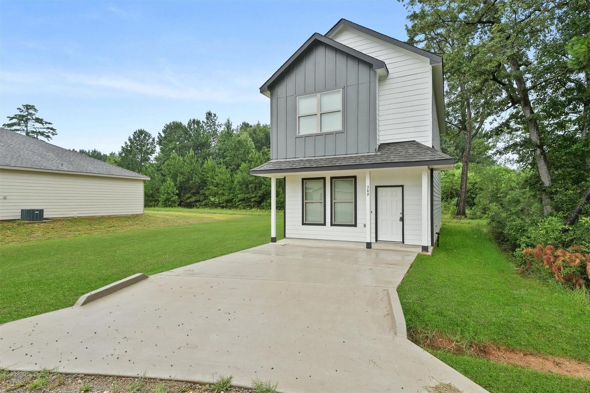Backyard, Exterior, Facade, Farmhouse