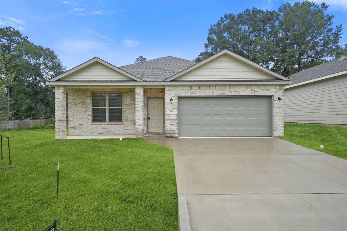 Attached, Exterior, Facade, Brick Facade, Ranch