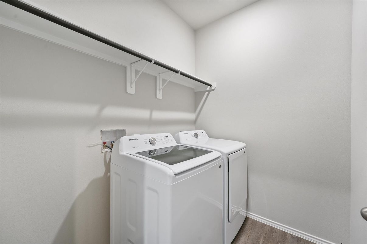 Interior, Washer, Wood Texture Flooring