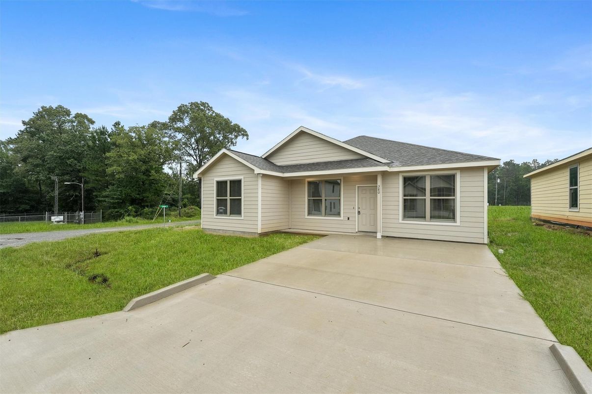 Backyard, Exterior, Facade, Ranch