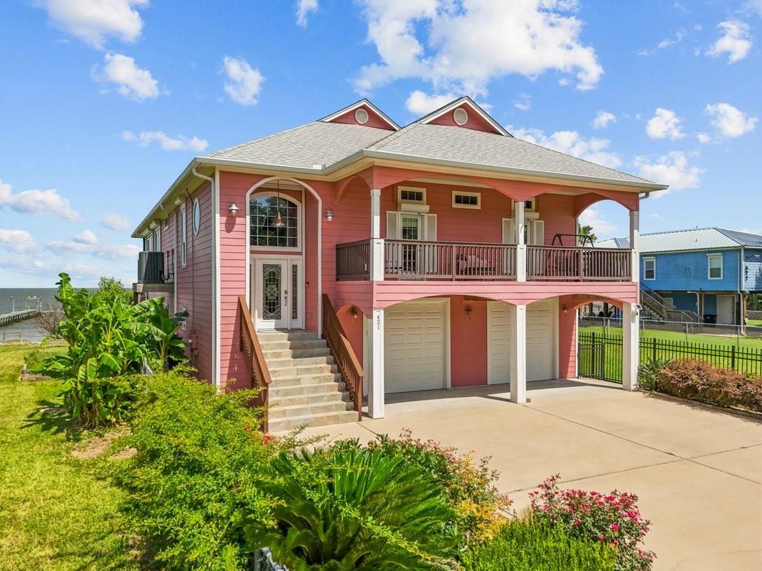 Attached, Exterior, Facade, Queen Anne Victorian