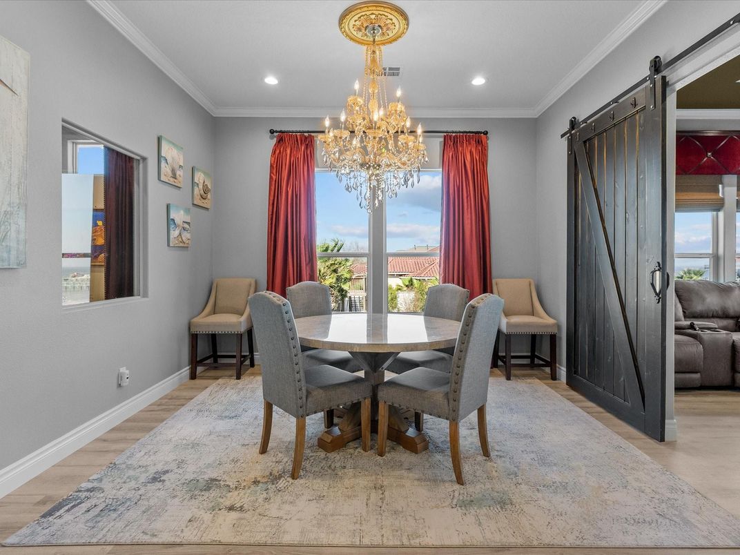 Chandelier, Dining room, Interior, Recessed Lighting, Wood Texture Flooring