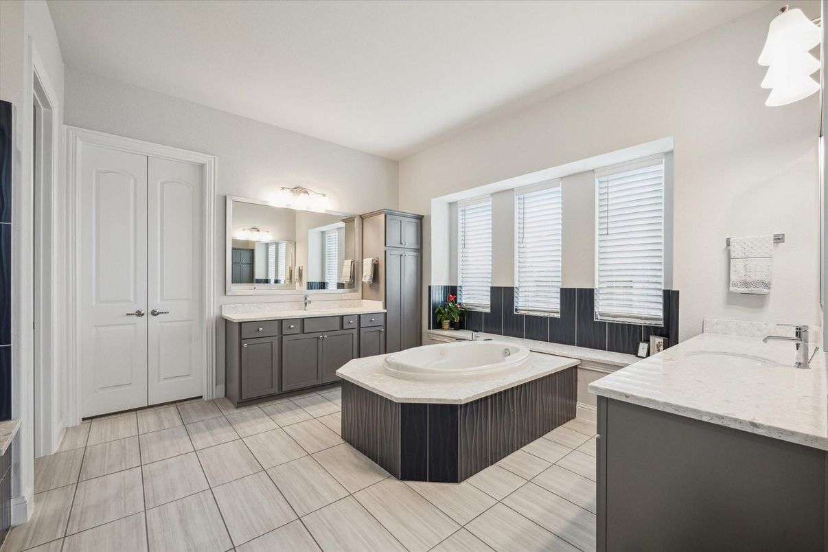 Bathroom, Dual Sink Vanities, Interior