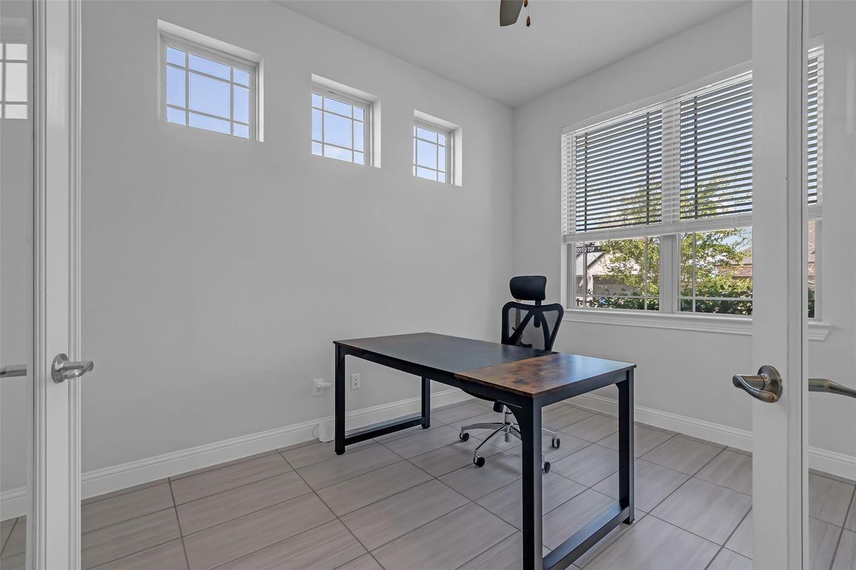 Home Office, Interior