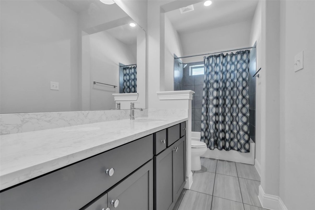 Bathroom, Interior, Recessed Lighting
