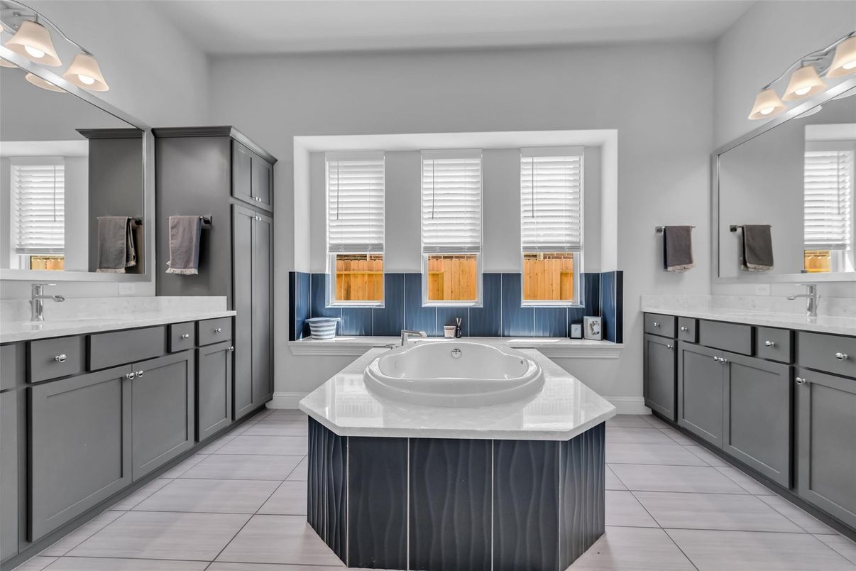 Bathroom, Dual Sink Vanities, Interior