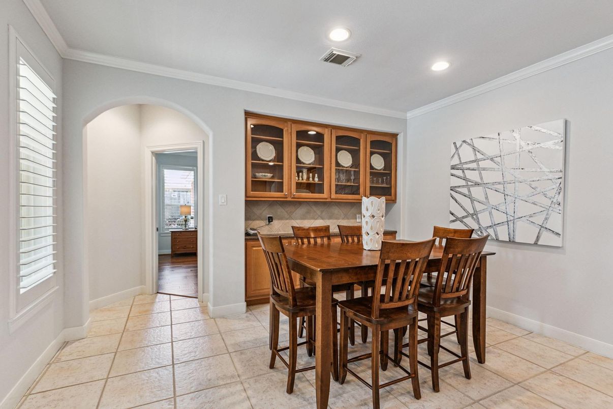 Dining room, Interior, Recessed Lighting