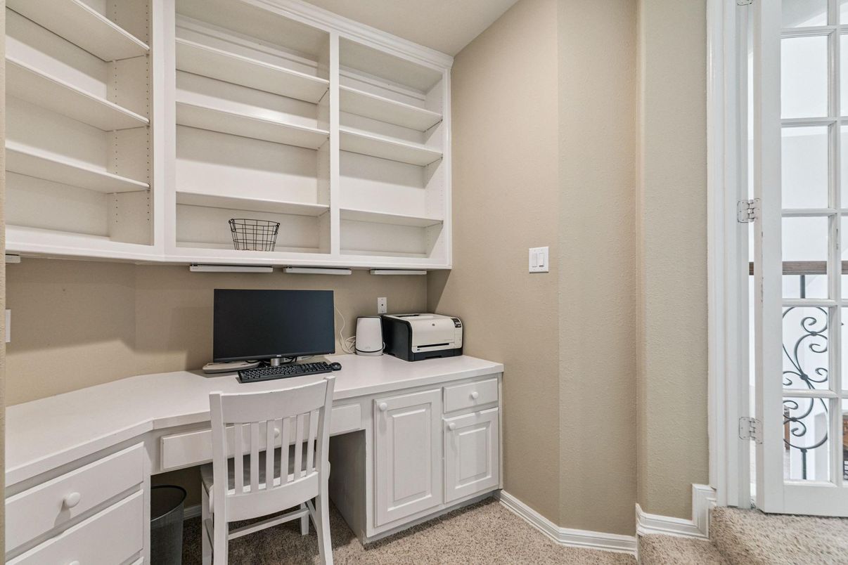 Home Office, Interior