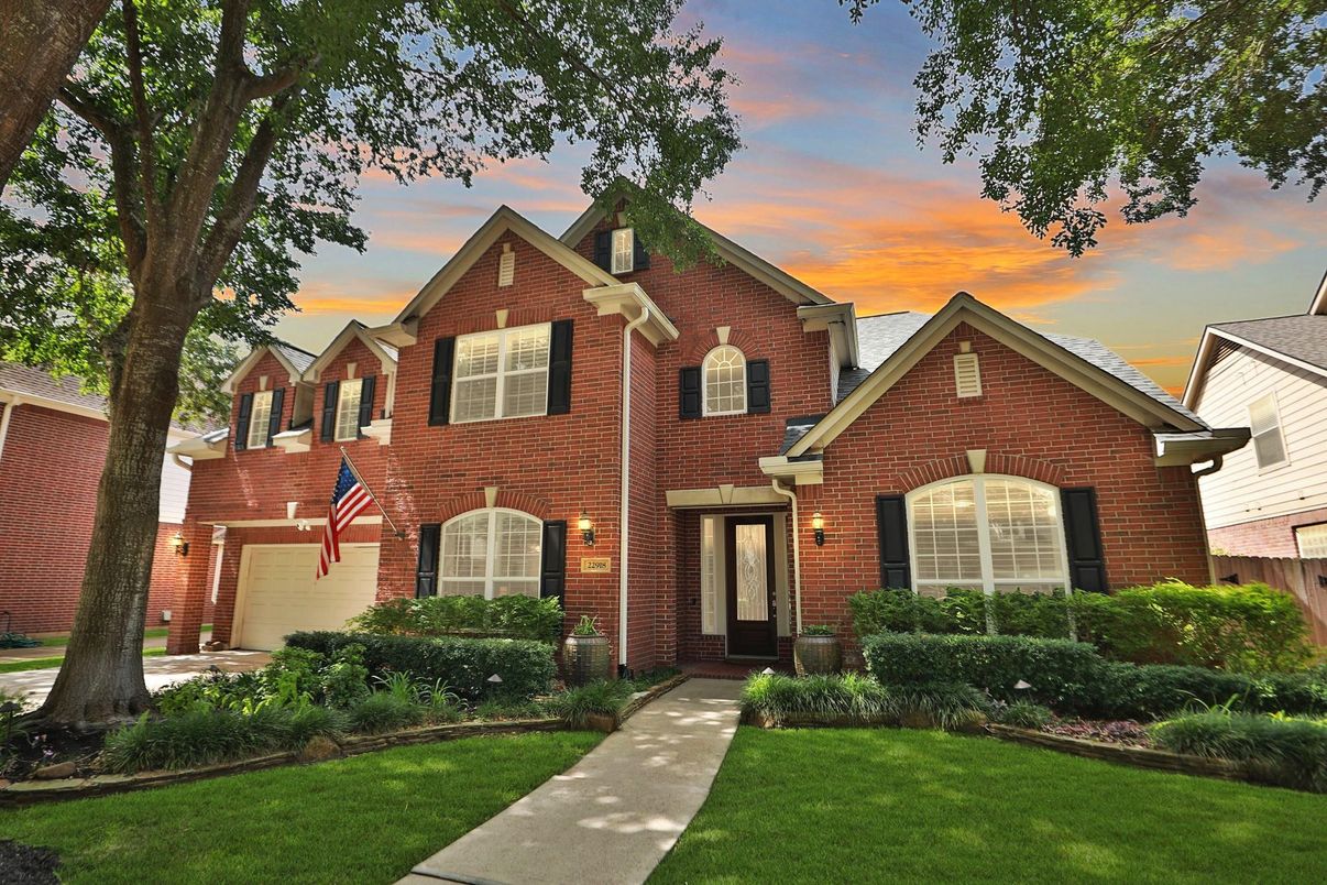 Exterior, Facade, Brick Facade, Brick Traditional
