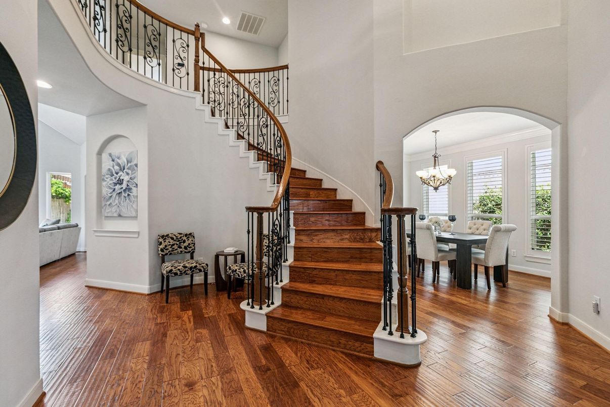 Chandelier, Dining room, Interior, Recessed Lighting, Wood Texture Flooring