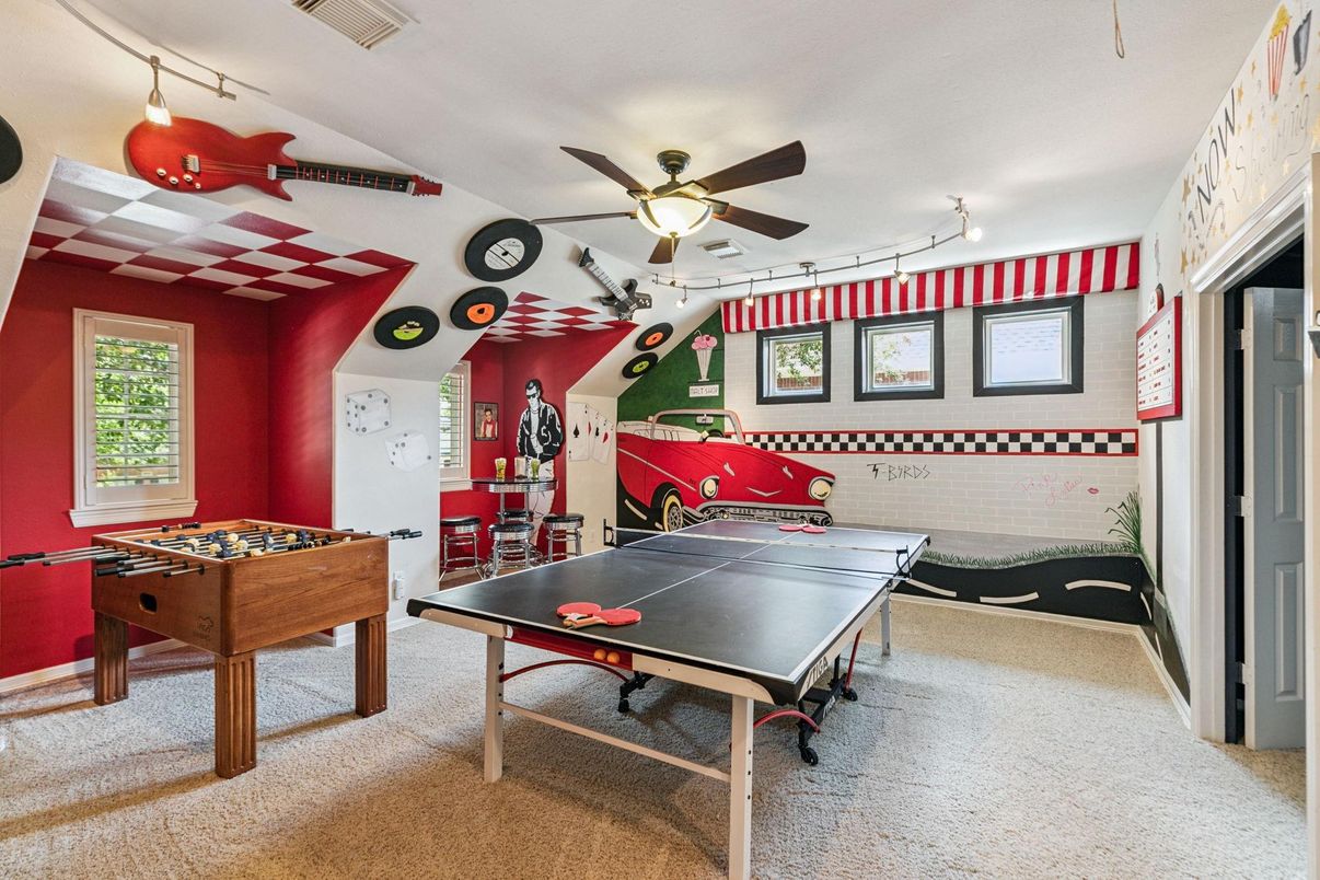 Game Room, Interior