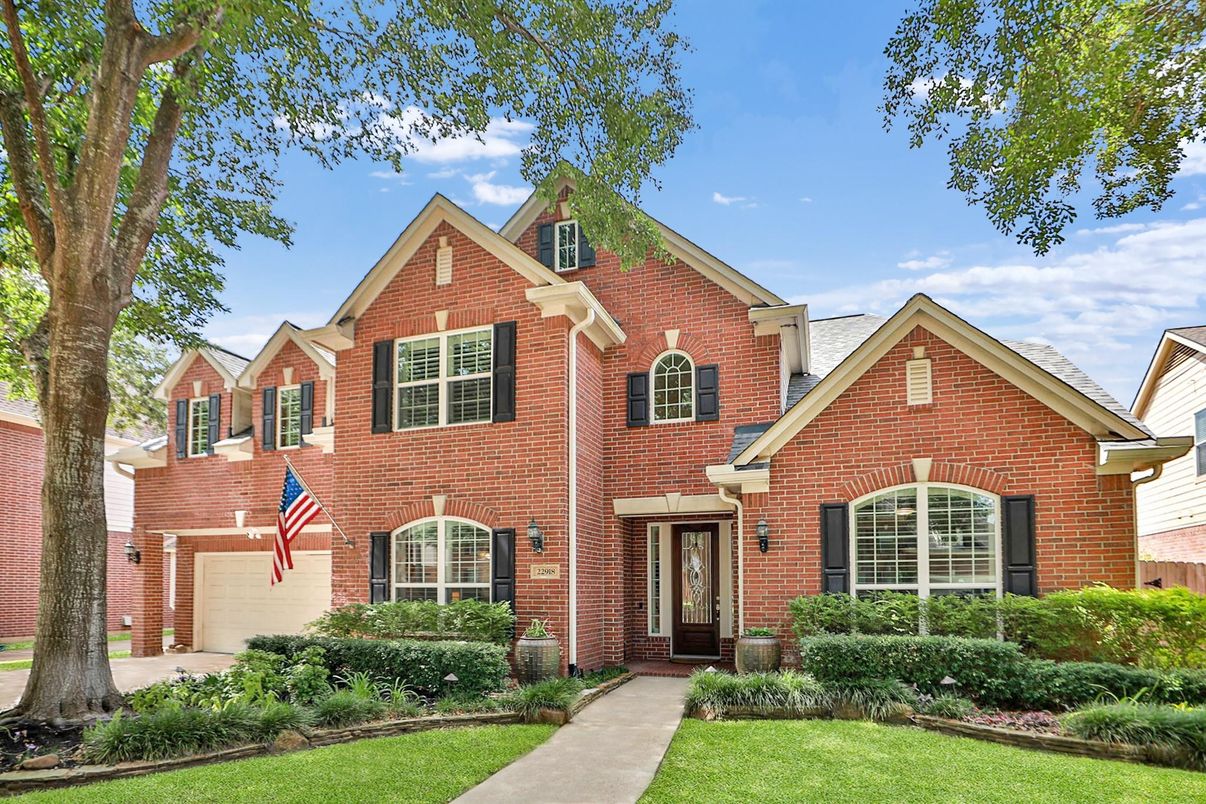 Attached, Exterior, Facade, Brick Facade, Brick Traditional