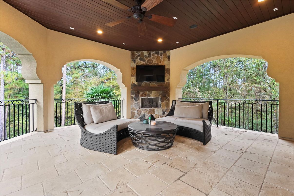 Exterior, Fireplace, Recessed Lighting