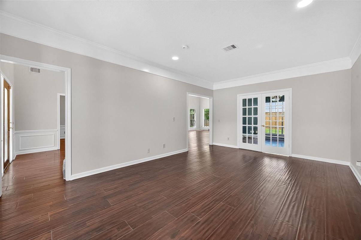Empty room, Interior, Recessed Lighting, Wood Texture Flooring