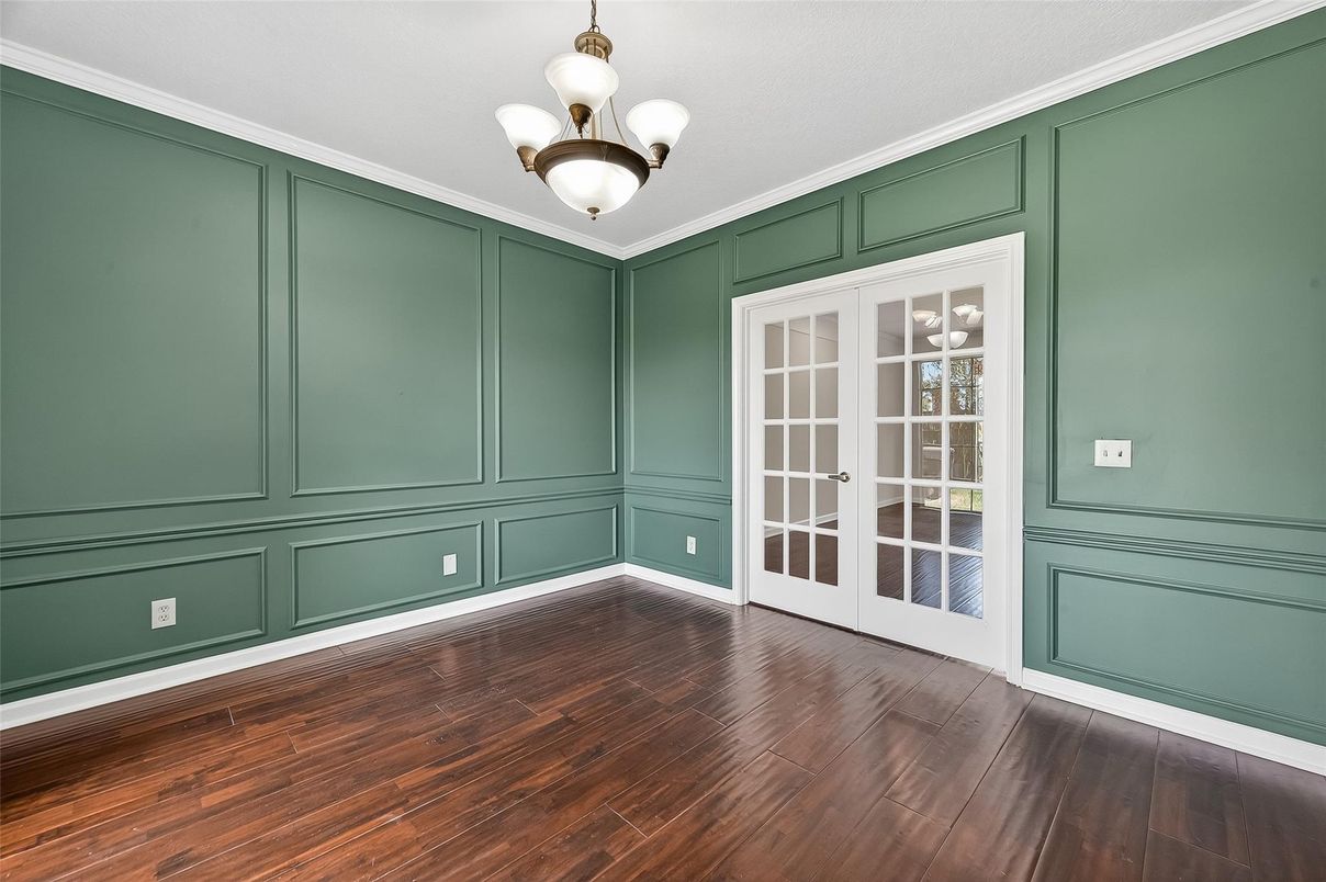 Chandelier, Empty room, Interior, Wood Texture Flooring