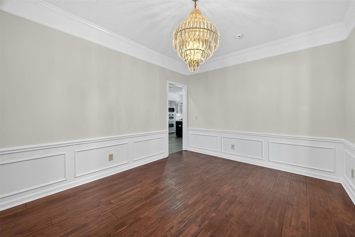 Chandelier, Empty room, Interior, Wood Texture Flooring