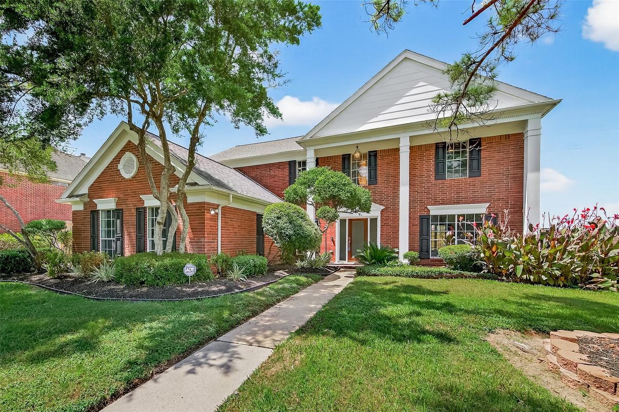 Exterior, Facade, Brick Facade, Brick Traditional